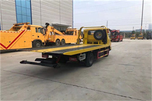 开鲁非事故拖车